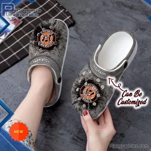 football crocs cincinnati bengals personalized chain breaking wall clog shoes 213 A8cL1