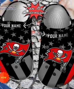 football crocs personalized tampa bay buccaneers star flag clog shoes 33 4x4xN
