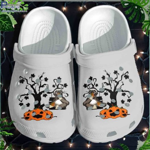 sloth is eating pumpkin shoes clog halloween crocs crocband clog 1hhU1