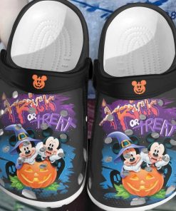 pumpkin trick or treat mickey mouse couple crocs classic clogs shoes pvh1ui
