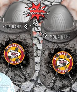 kansas city chiefs personalized chain breaking wall clog shoes football crocs 1 a7haf1
