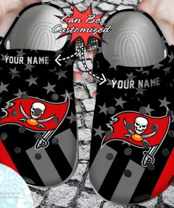 personalized tampa bay buccaneers star flag clog shoes football crocs 1 hz102a